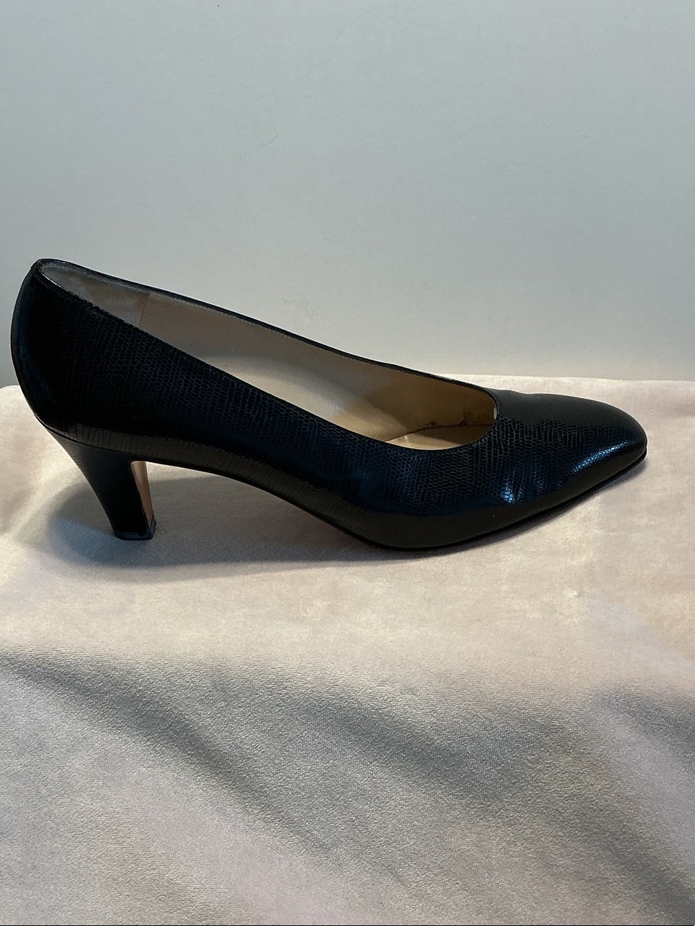 Ferragamo Nilla Black Leather Pumps Sz 10B